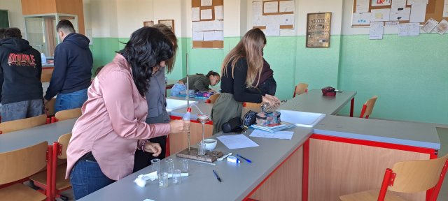 experimenty chemie 7